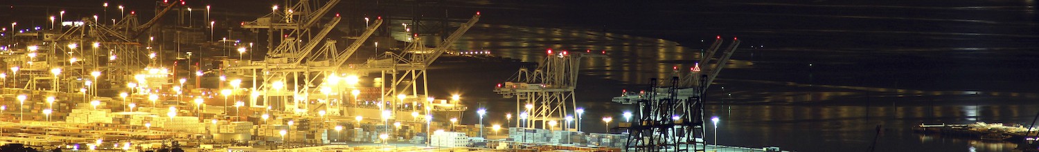Image of Port of Oakland’s TraPac terminal opens at night for truckers