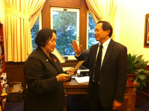 Oakland Mayor Jean Quan installs new Port Commissioner Alan S. Yee
